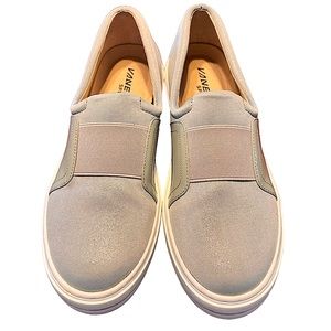 VANELI Sports silver gray w/hint of shimmer & gray patent trim w/elastic strap